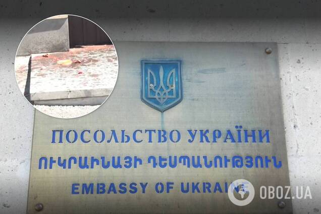 Посольство України в Єревані облили борщем 