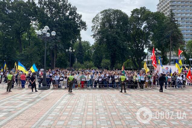 В Киеве устроили сразу три митинга