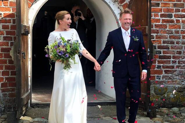 Премьер Дании с третьей попытки вышла замуж: первые фото со свадьбы