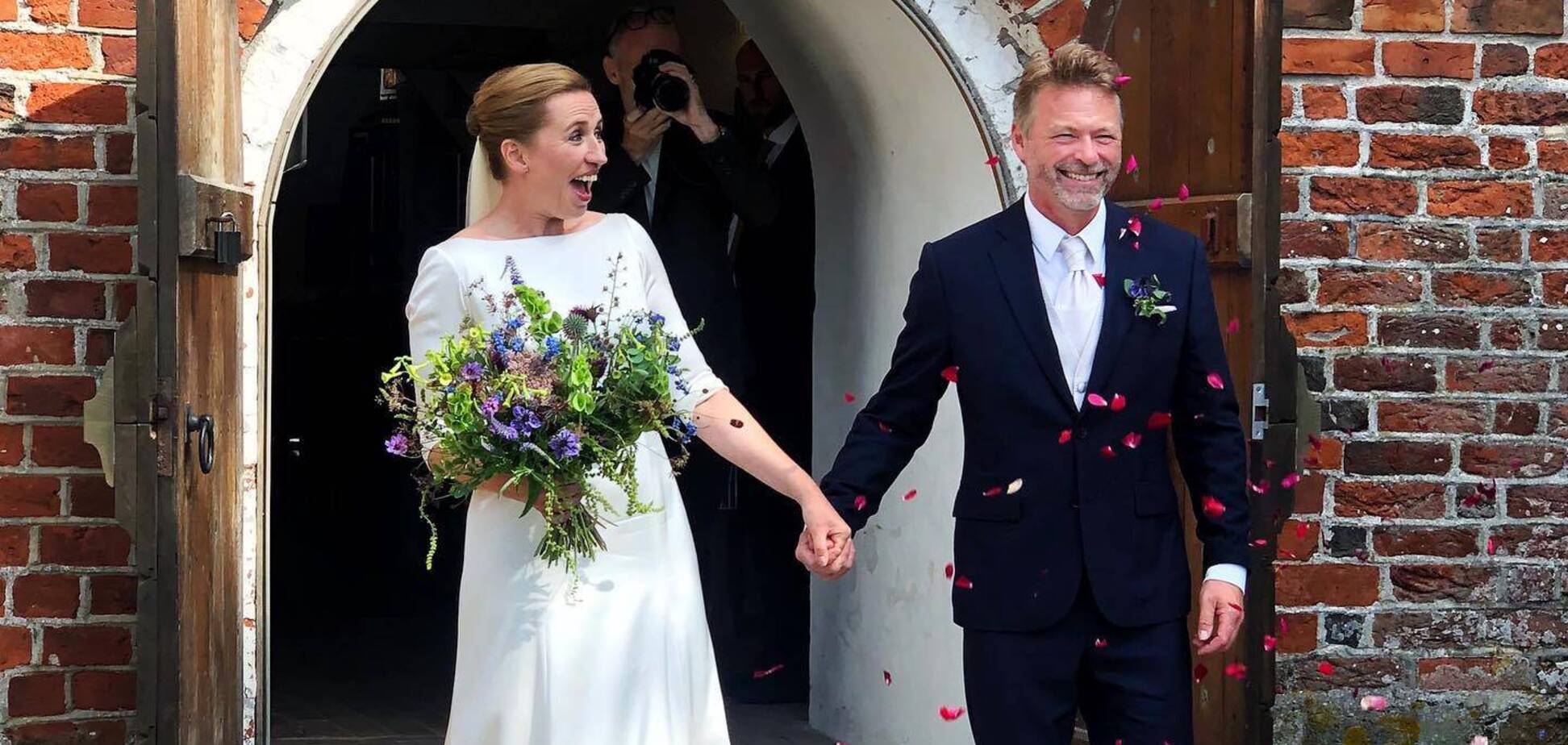 Прем'єрка Данії з третьої спроби вийшла заміж: перші фото з весілля