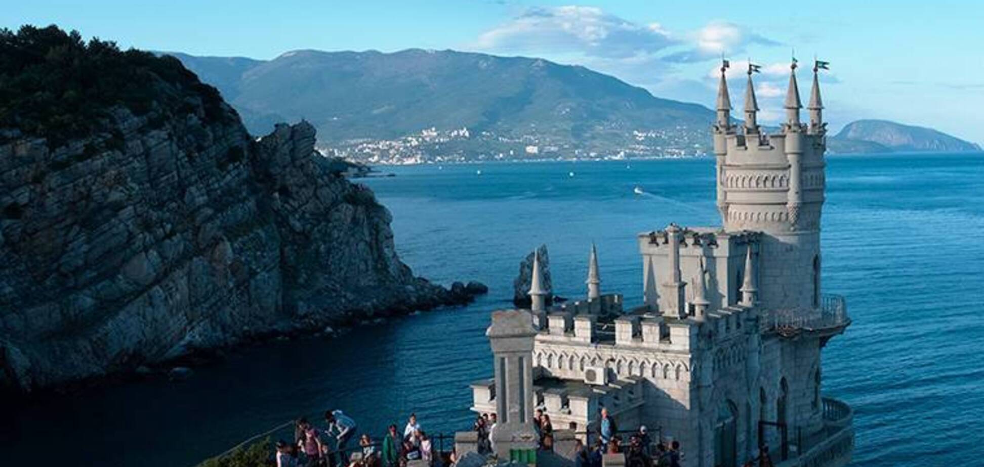 Жители Крыма рассказали, стоит ли россиянам приезжать жить на полуостров