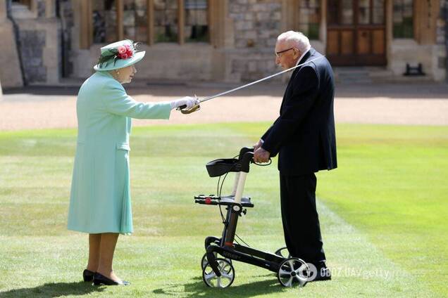 Елизавета II посвятила в рыцари 100-летнего ветерана Второй мировой войны
