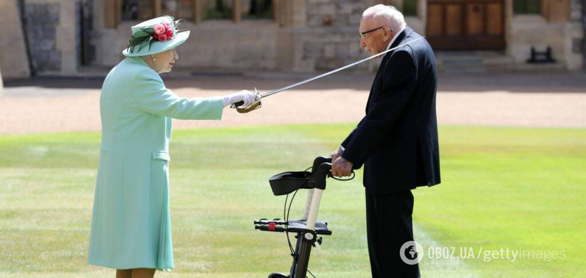 Елизавета II посвятила в рыцари 100-летнего ветерана Второй мировой войны