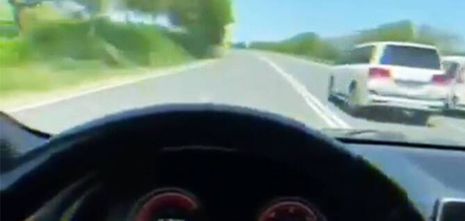 Водитель BMW похвастал ездой на 180 км/ч по встречной полосе