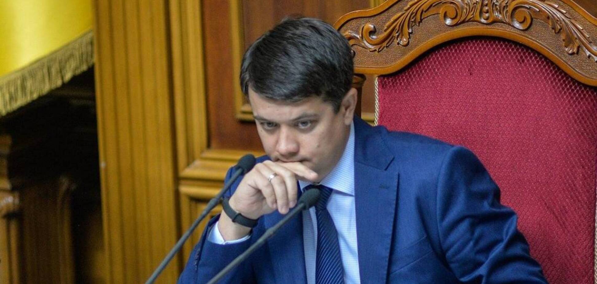 Разумков сказал, владеет ли его семья сетью ломбардов