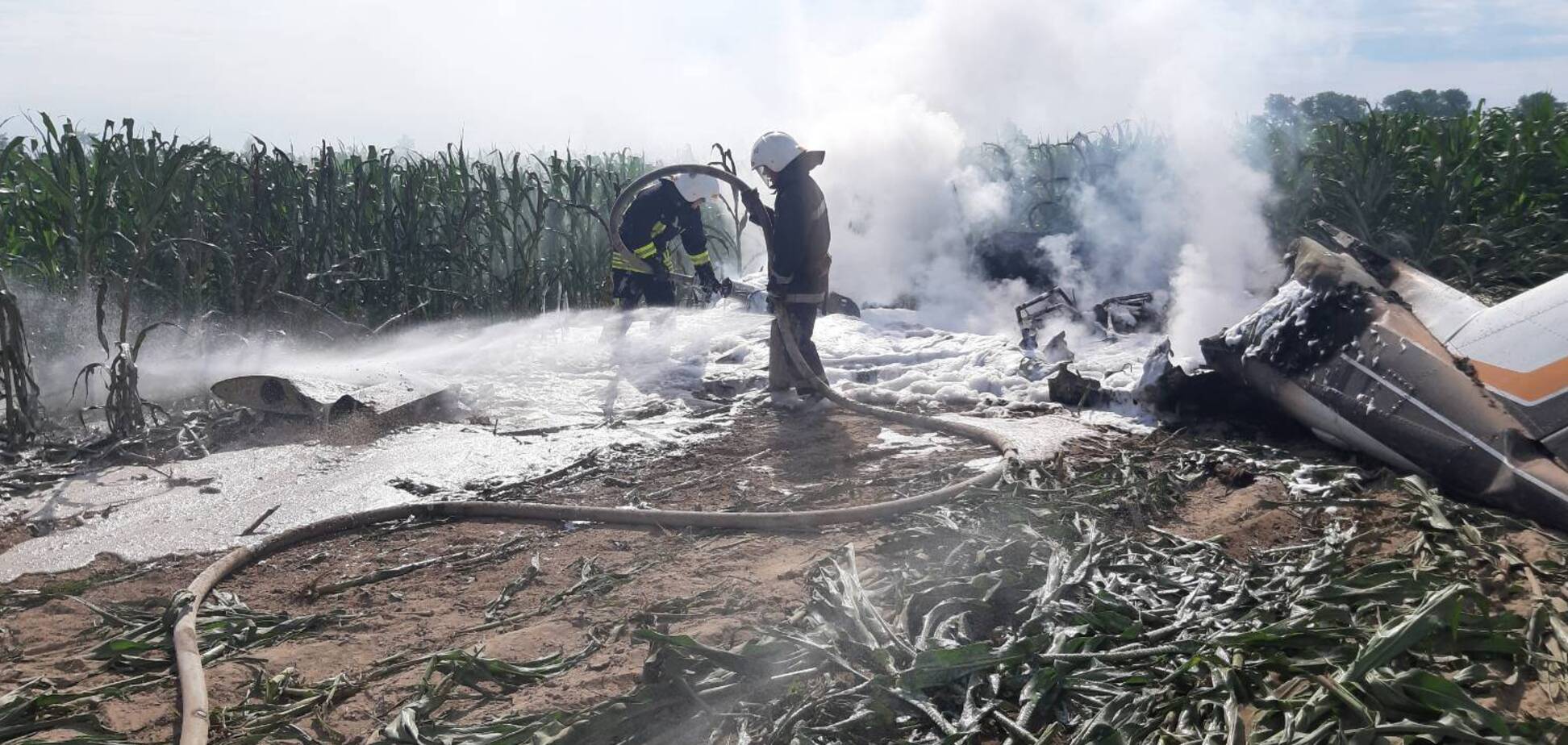 На Київщині впав і загорівся літак