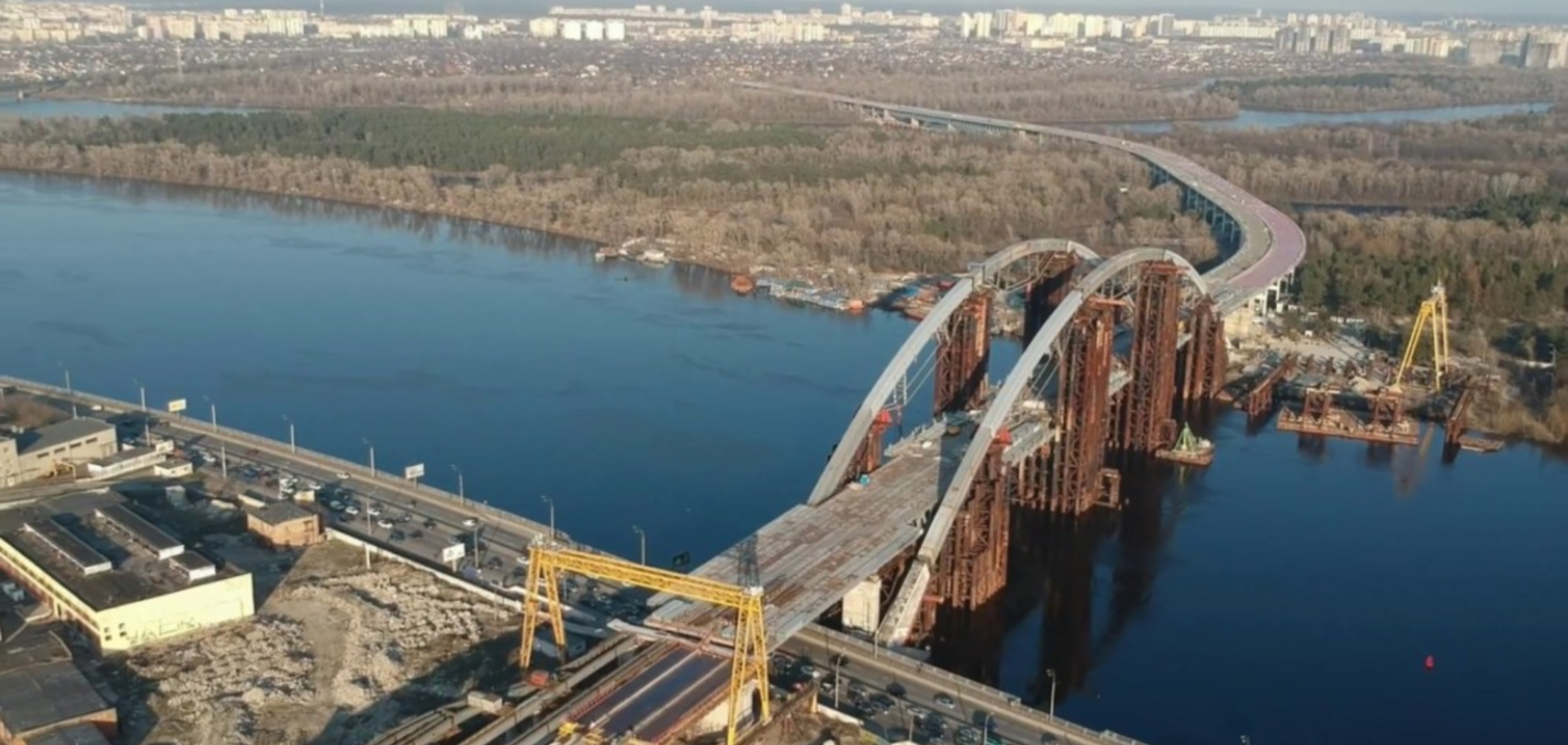 В Киеве прошли обыски из-за хищений на Подольском мосту: ущерб оценили в 80 млн