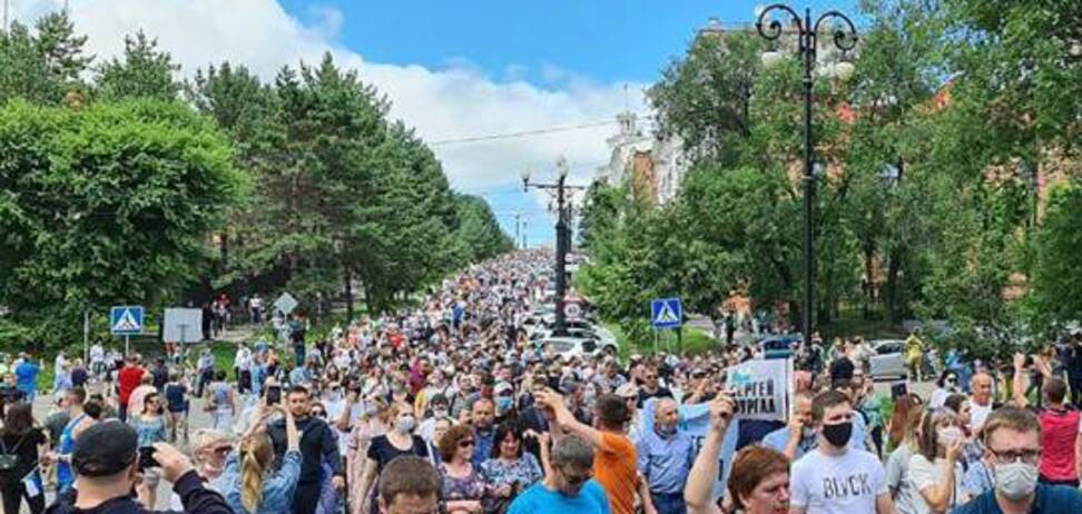 Снизу постучали. Российская 'вертикаль' подтаивает стихийно