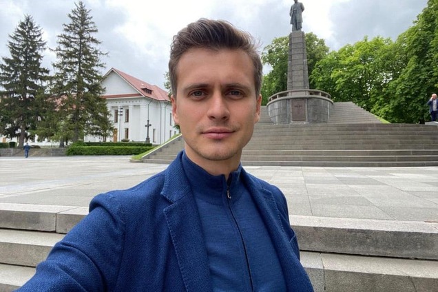 'Слуга народа' пришел в Раду с часами за 21 тыс. долларов. Фотофакт