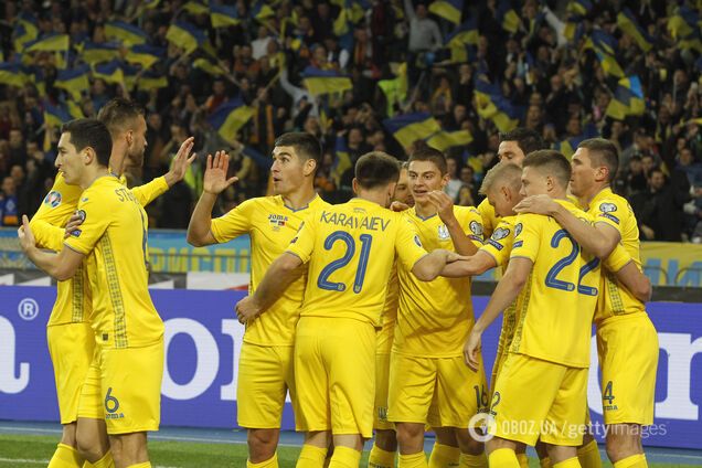 Збірна України з футболу святкує гол