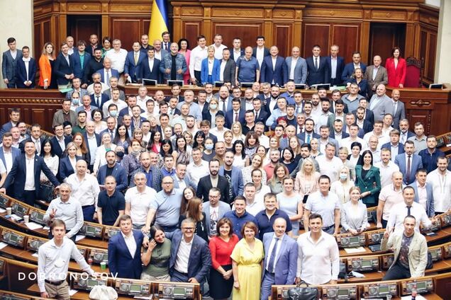 Збочений парламент і зашквари в турборежимі: рік роботи Ради