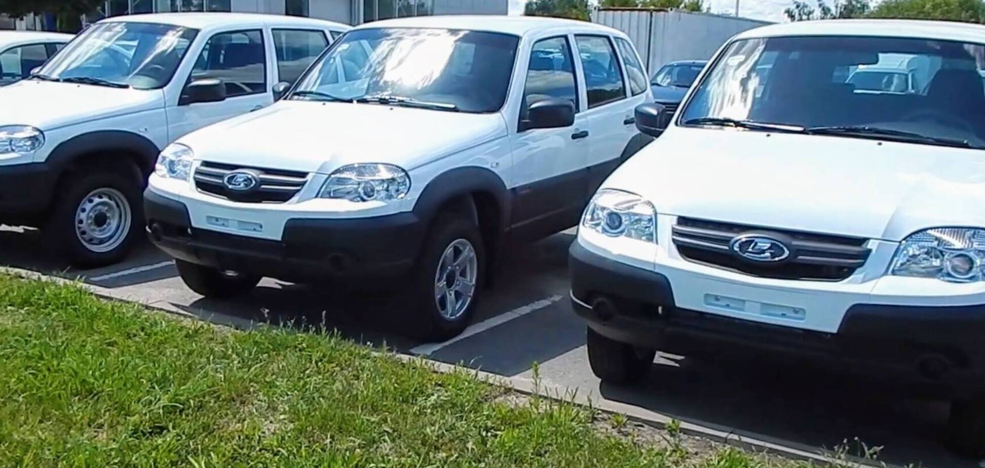 Внедорожники Лада Нива 2020 поступили к дилеру. Фото: drom.ru