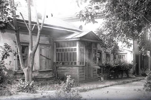 Старенький будинок у Києві на вулиці Малопідвальній