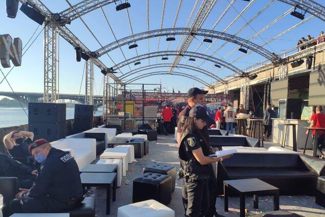 По факту вечеринки на барже Queen Kyiv полиция открыла 6 уголовных производств