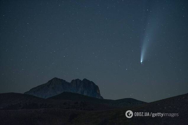 Опубліковано унікальні фото комети Neowise на тлі червоних спрайтів