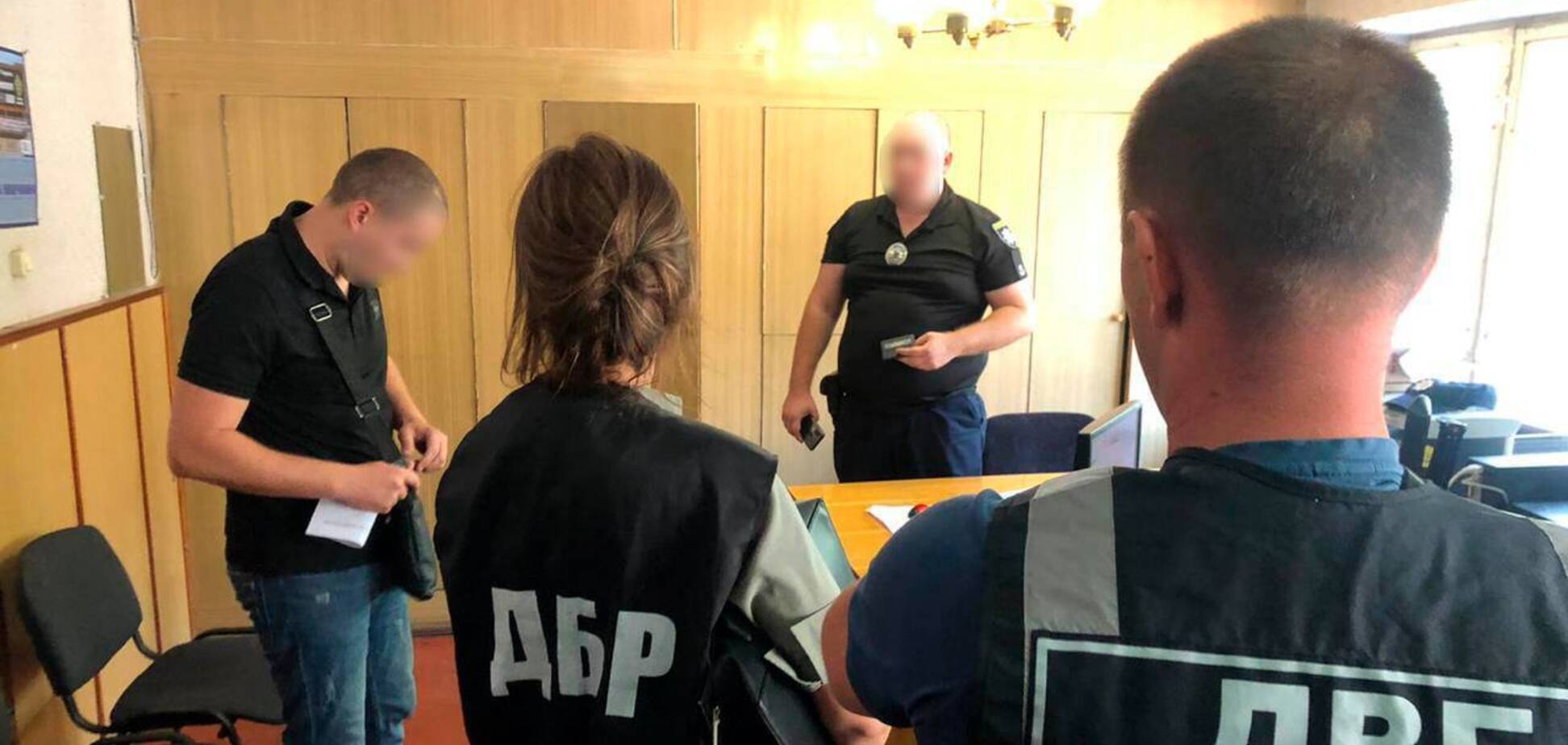 В Кривом Роге полицейского поймали на взятке: подробности