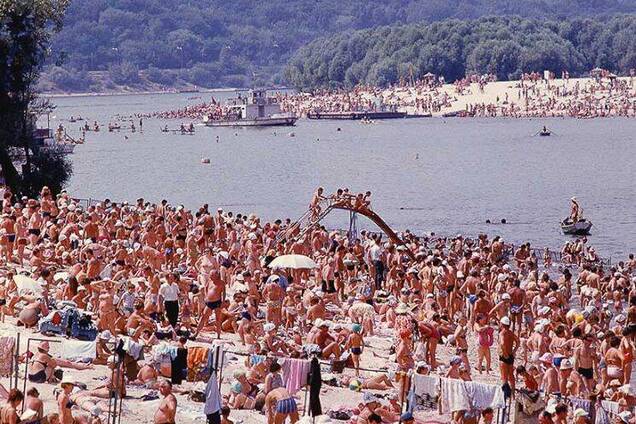 'Забитый' пляж в Киеве