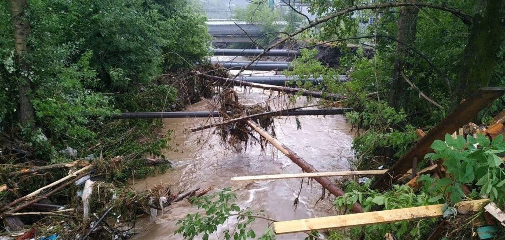 В России затопило целый город: вода уничтожила дороги и мосты. Фото и видео