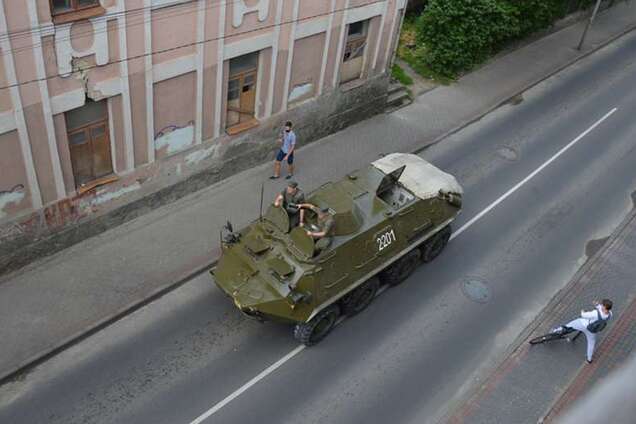 Захват заложников в Луцке: в городе появились БТР и снайперы, дороги перекрыты. Фото
