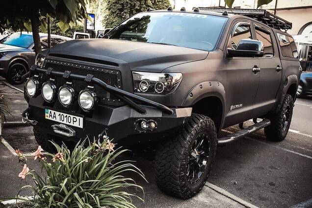 Необычный пикап Toyota Tundra от Devolro выглядит круто. Фото: instagram.com/t.o.p.c.a.r.s_u.a