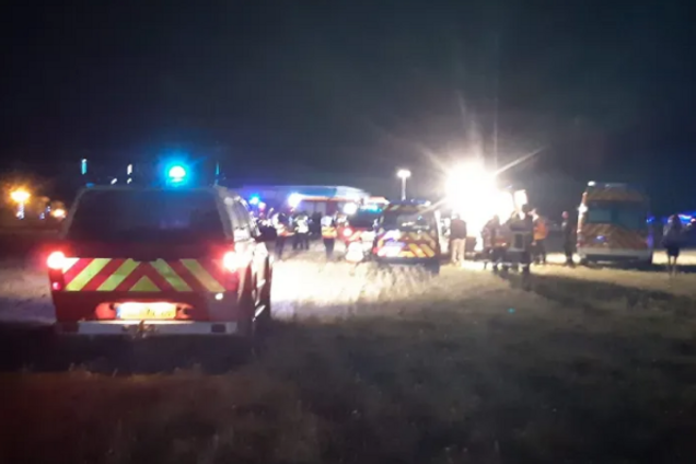 Во Франции после ДТП в авто заживо сгорели 5 детей из одной семьи. Фото и видео