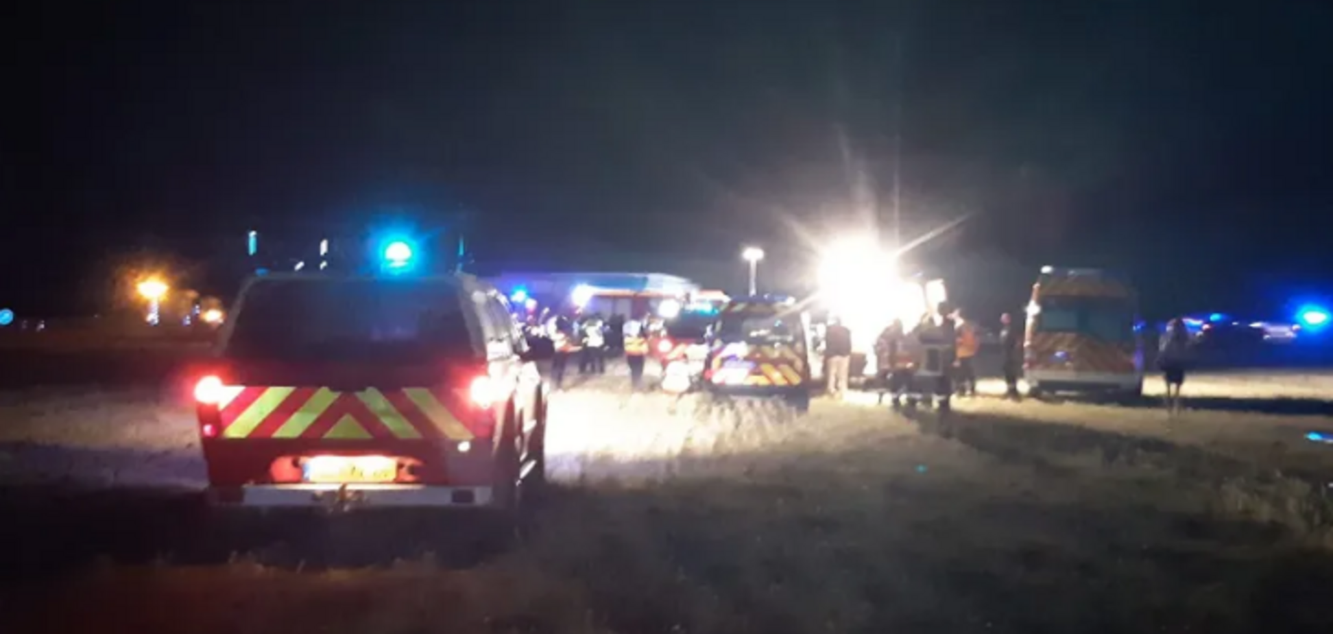Во Франции после ДТП в авто заживо сгорели 5 детей из одной семьи. Фото и видео