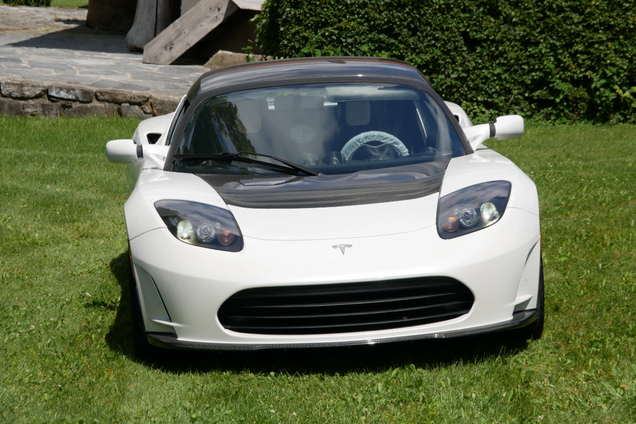 Последнюю Tesla Roadster продают за огромную сумму. Фото: carforyou.ch