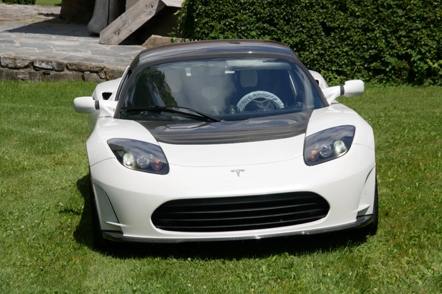 Останню Tesla Roadster продають за величезну суму. Фото: carforyou.ch