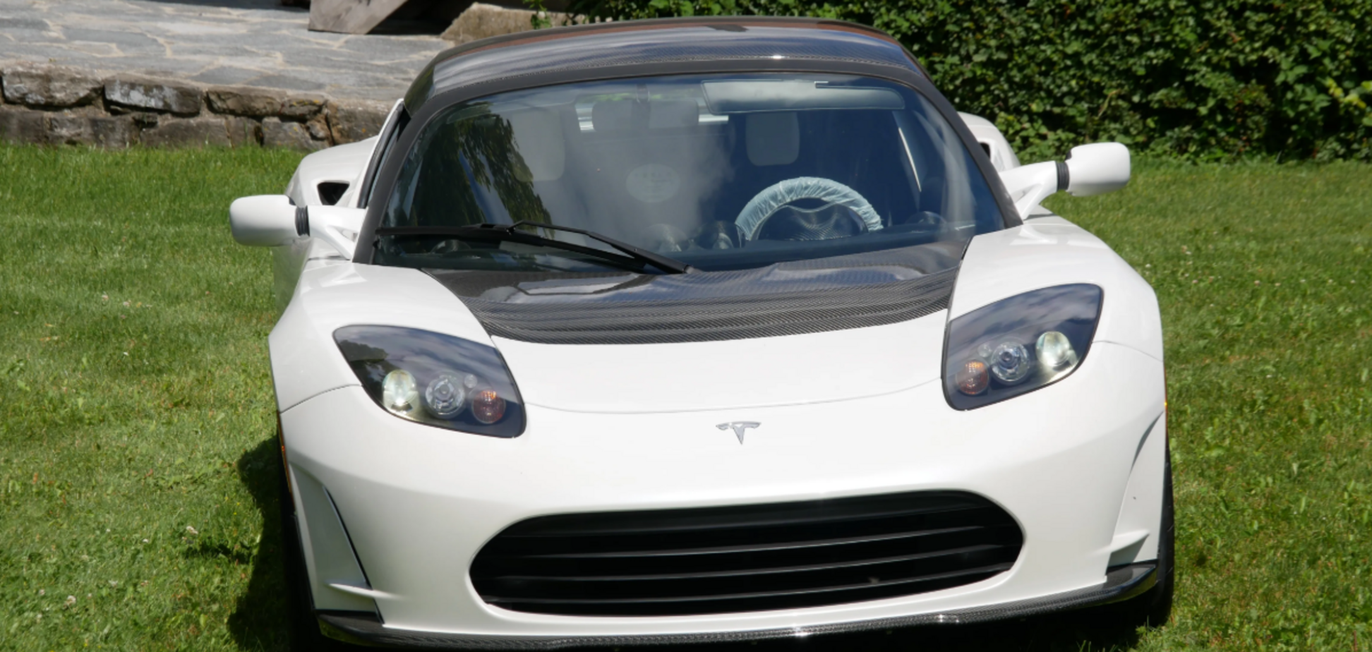Останню Tesla Roadster продають за величезну суму. Фото: carforyou.ch