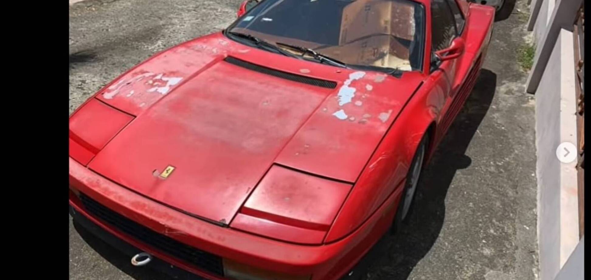 Эксклюзивная Ferrari простояла заброшенной у дороги 17 лет