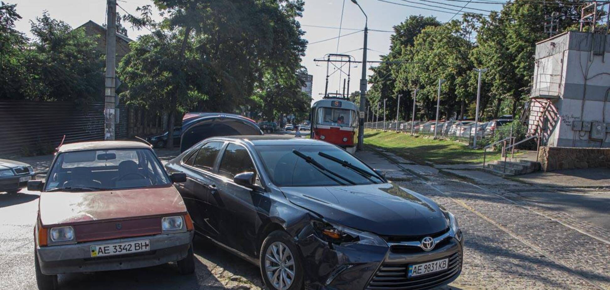 У центрі Дніпра аварія заблокувала рух трамваїв. Фото