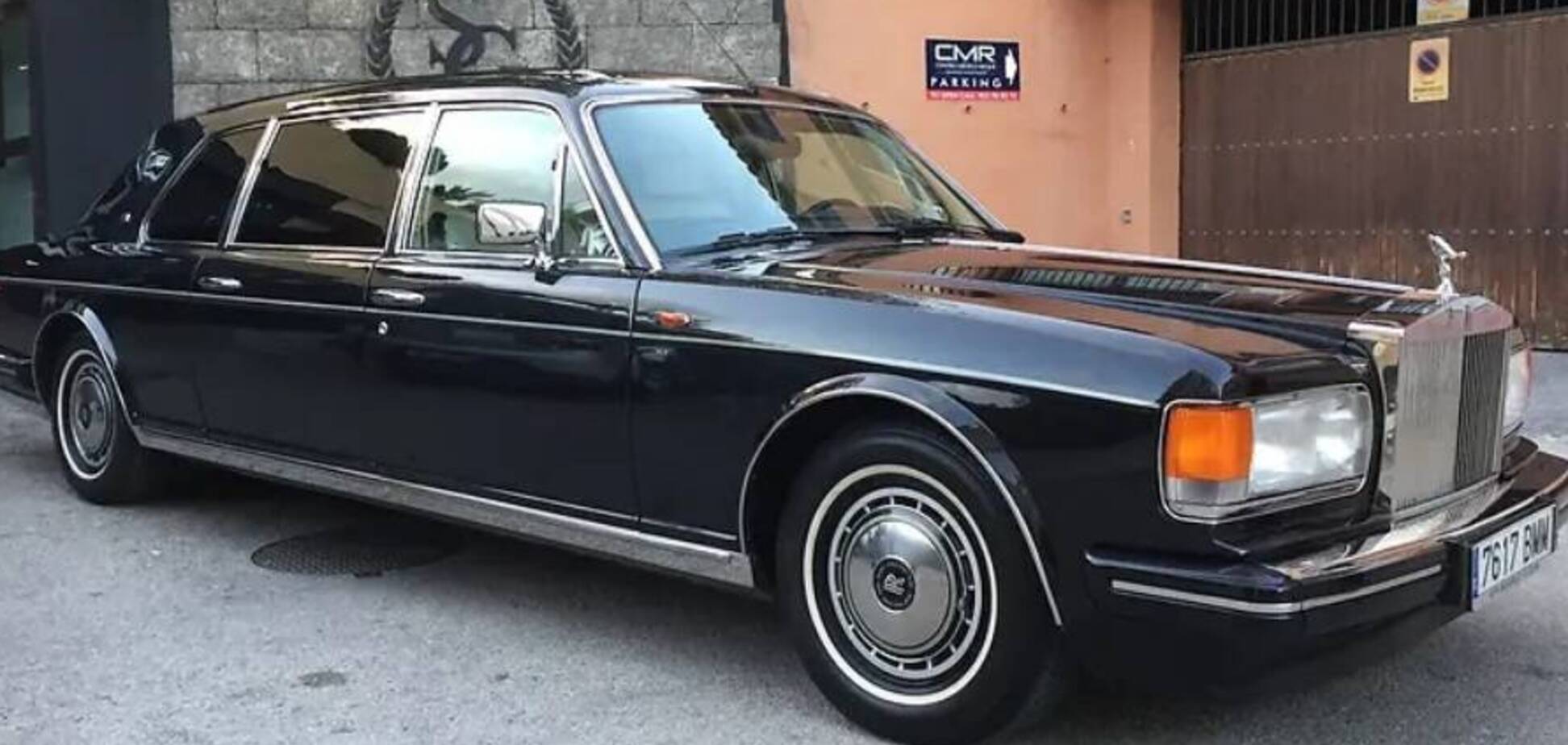 Старый Rolls-Royce продают в Украине недорого. Фото: auto.ria.com