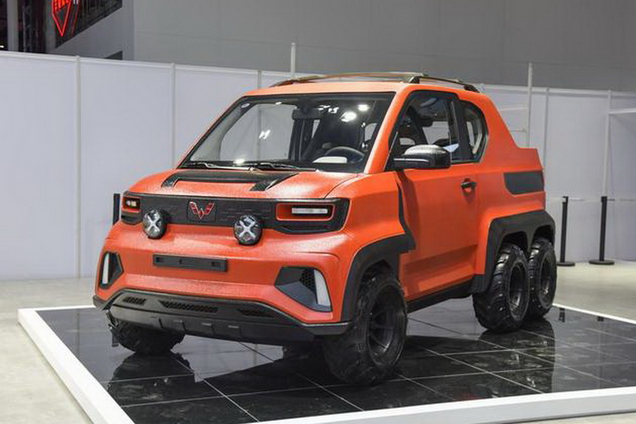 Компания Wuling представила шестиколесный электрический пикап