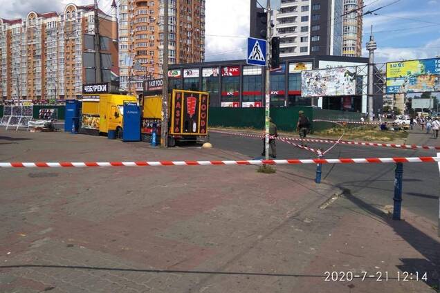 Минирование возле станции метро 'Минская' в Киеве