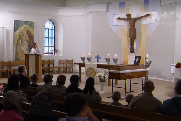 В Киеве попрощались с загадочно погибшим волонтером Кучапиним