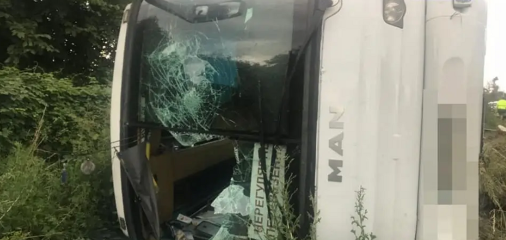 Опубликован момент столкновения автобуса с фурой под Киевом