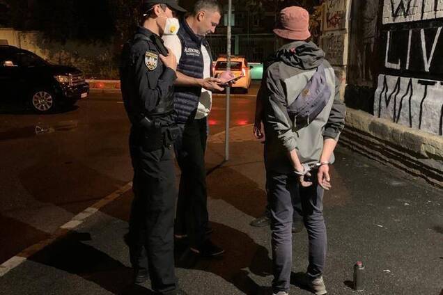 Кличко спіймав на вулиці Києва двох 'графітників' і викликав поліцію