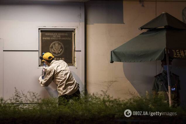 Со стены здания генконсульства США в Чэнду сняли табличку
