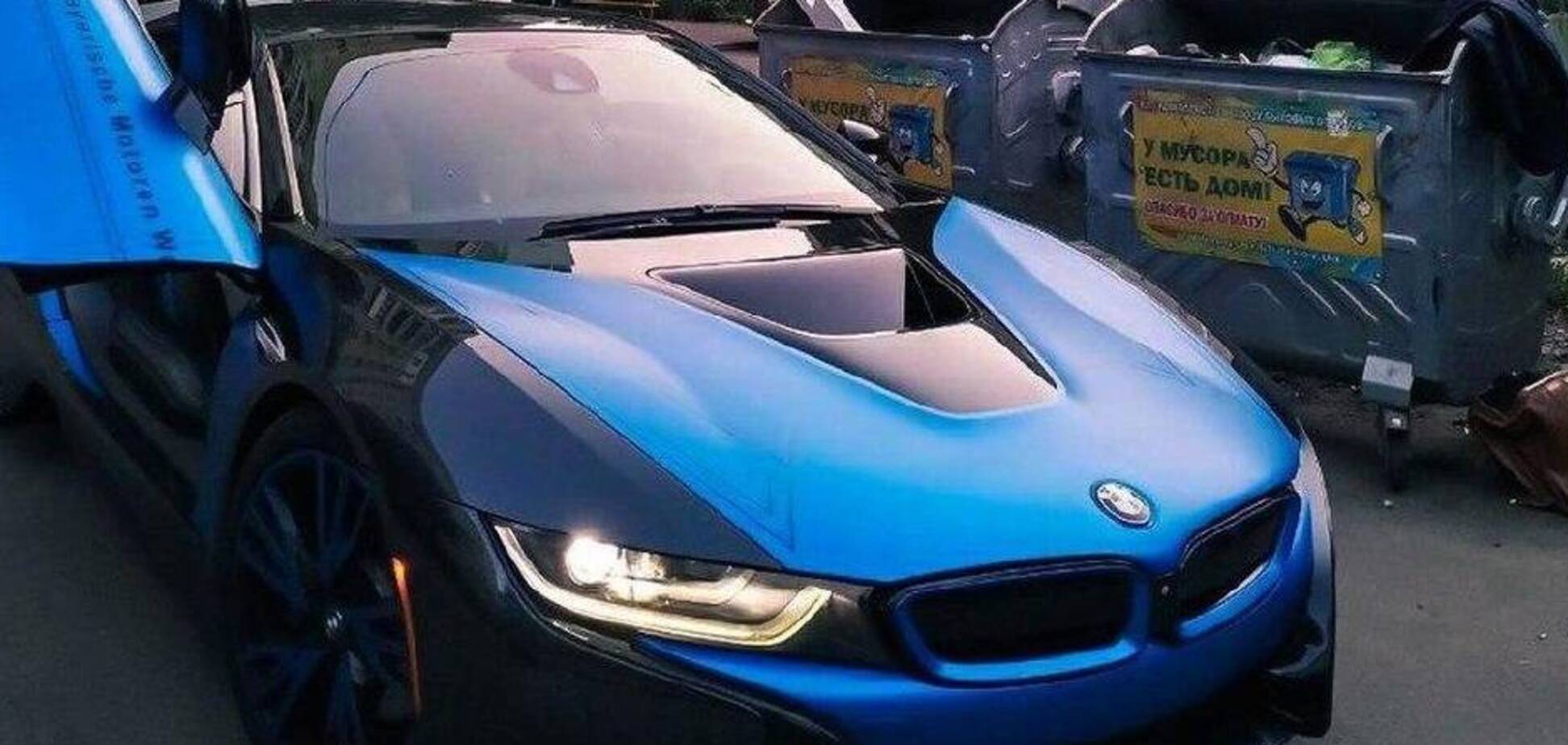 В Украине BMW за $120 000 засняли на фоне хлама и мусорных баков