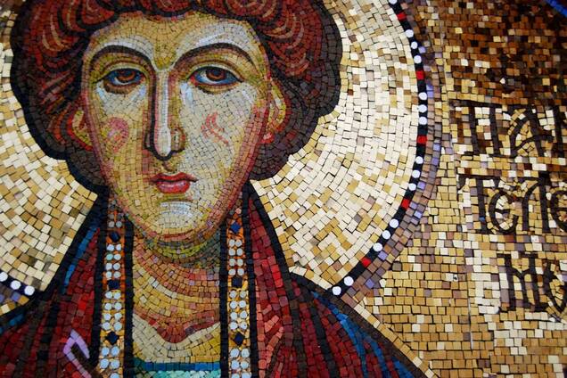 Святой Пантелеймон, уверовав во Христа, стал безмездным целителем