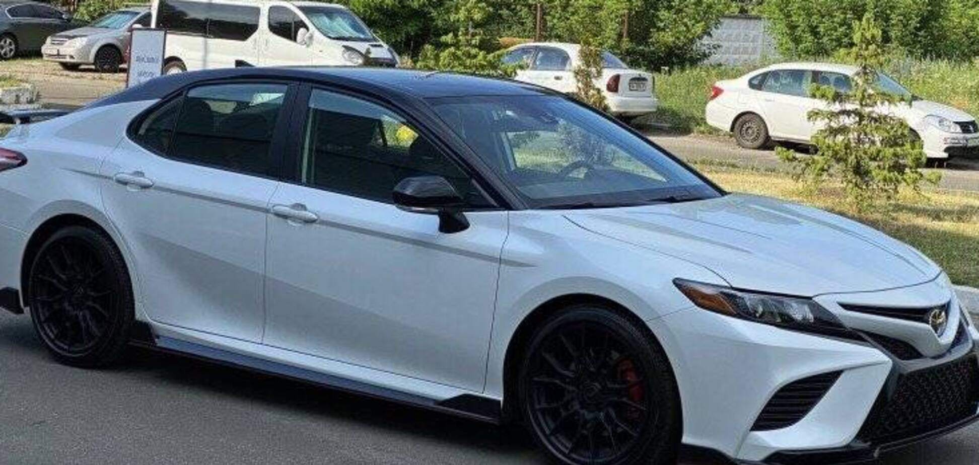 В Україні продають найкрутішу Toyota Camry XV70 у світі