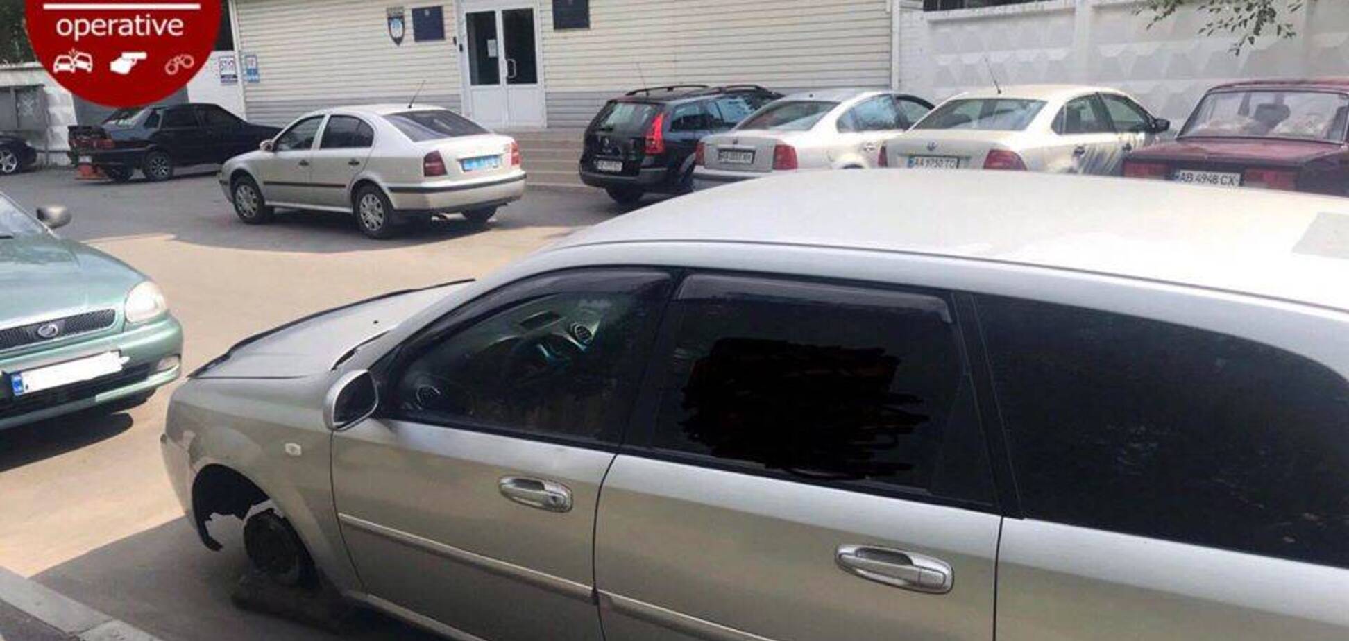 В Киеве авто обокрали прямо под отделом полиции