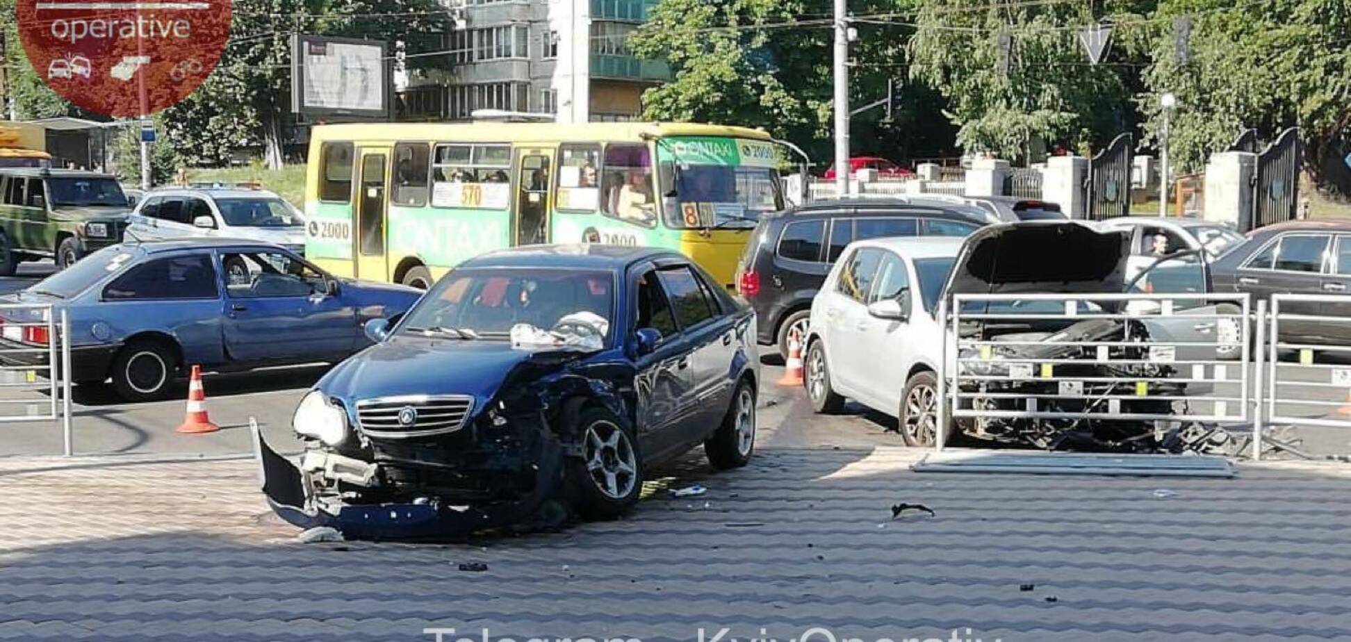 В Киеве под Министерством обороны случилось серьезное ДТП