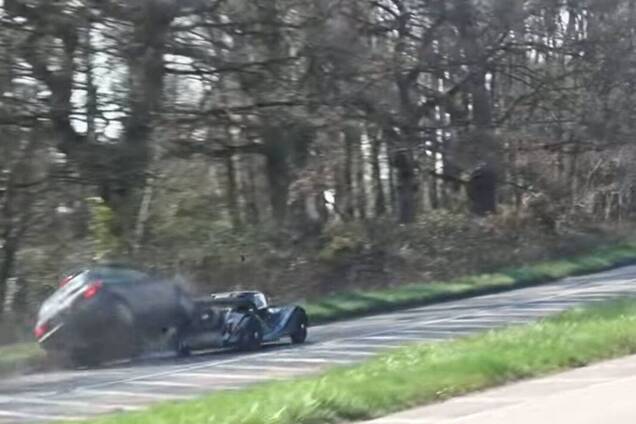 Раритетне авто проти нової машини: чим може обернутися ДТП