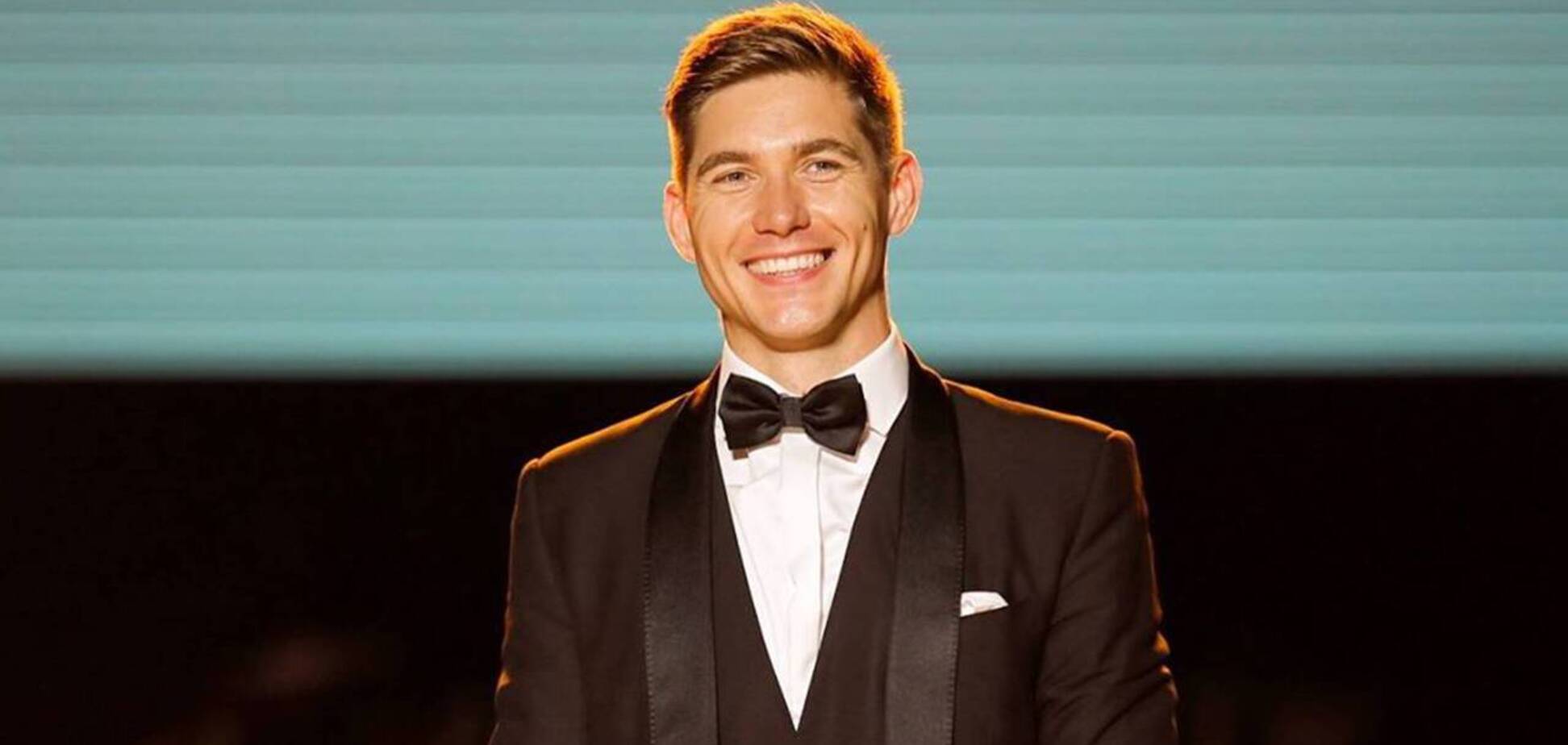 Остапчук розвеселив мережу пародією на дівчат за кермом