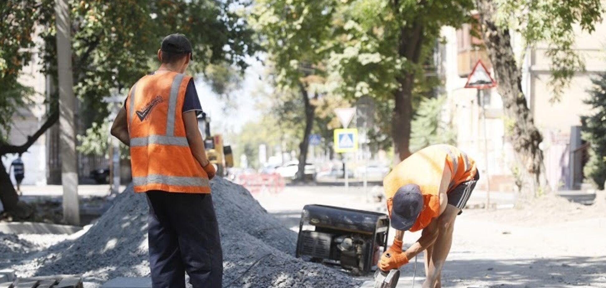 На улицах Днепра обновляют парковочное пространство