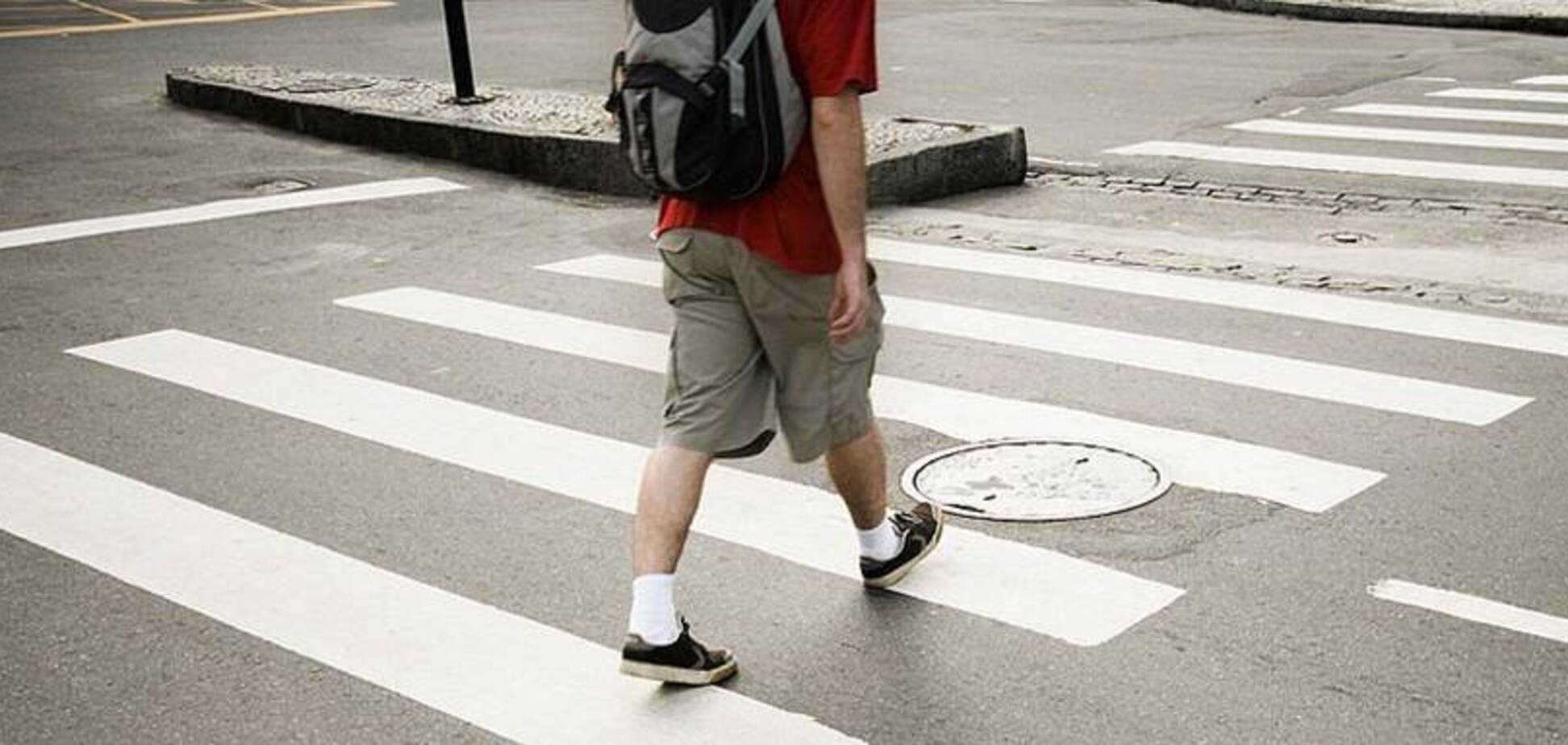 В Днепре авто сбило мужчину на пешеходном переходе. Фото с места аварии