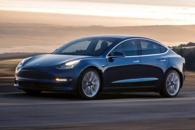 На даний момент найбільш доступним електрокаром компанії є Tesla Model 3. Фото: Tesla