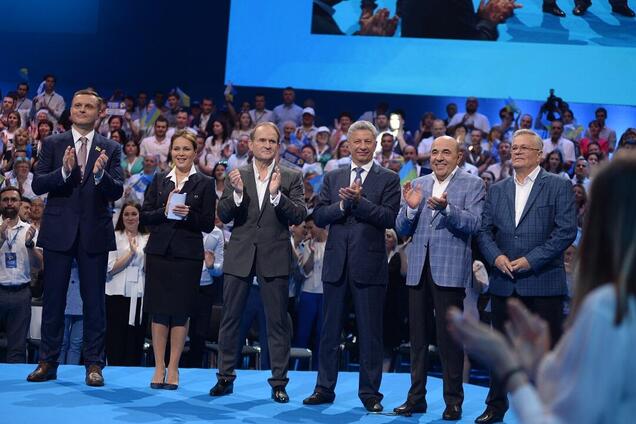 В офис партии ОПЗЖ в Полтаве бросили гранату, пострадала девушка. Видео