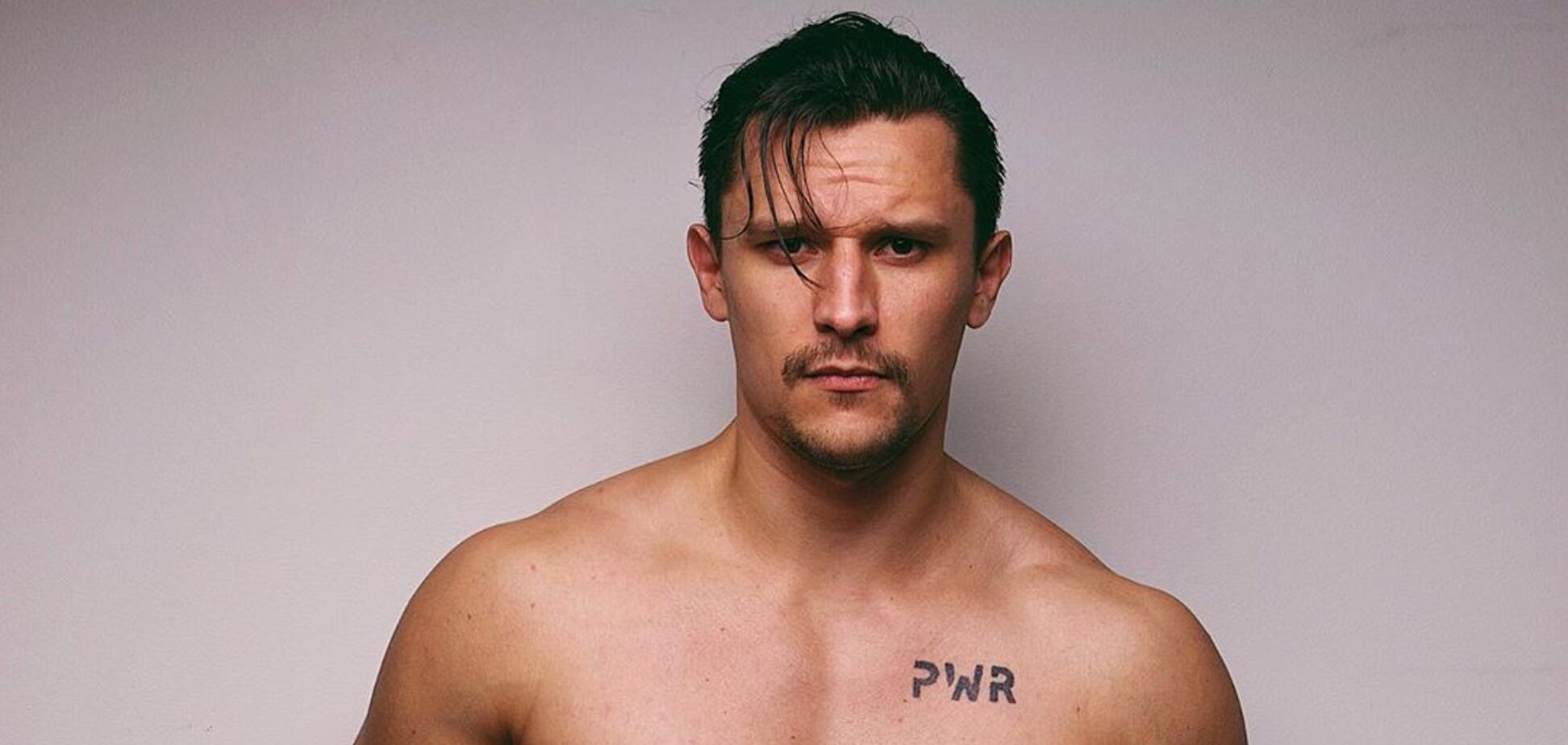 Звезда сериала 'Спіймати Кайдаша' и его девушка обнажились для пикантной фотосессии